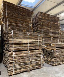 Chêne plateaux dépareillés Aubieuses 27 mm – Séchage naturel (AD) ou artificiel (KD)